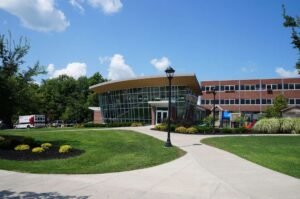 lawn-building-city-home-downtown-suburb-1140242-pxhere.com
